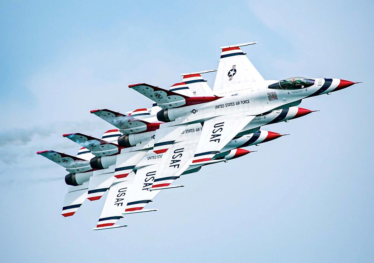 U.S. Air Force Thunderbirds in flight.